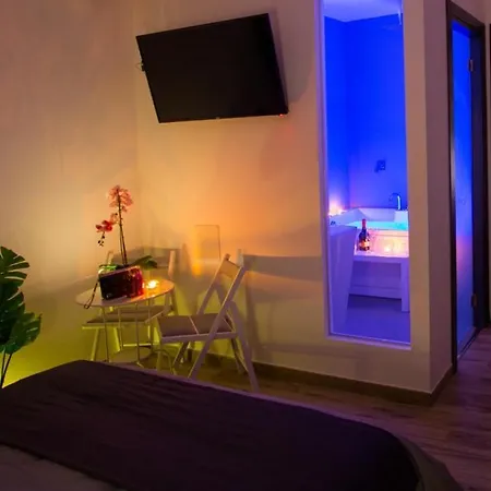 Etnea 208 Luxury Jacuzzi B&B