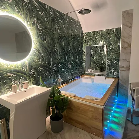 Etnea 208 Luxury Jacuzzi