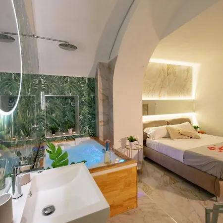 Etnea 208 Luxury Jacuzzi B&B