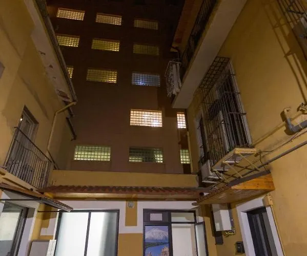 Etnea 208 Luxury Jacuzzi Bed & Breakfast 4*